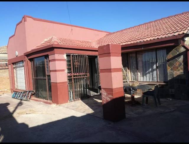 3 BEDROOM HOUSE FOR SALE IN TOEKOMSRUS